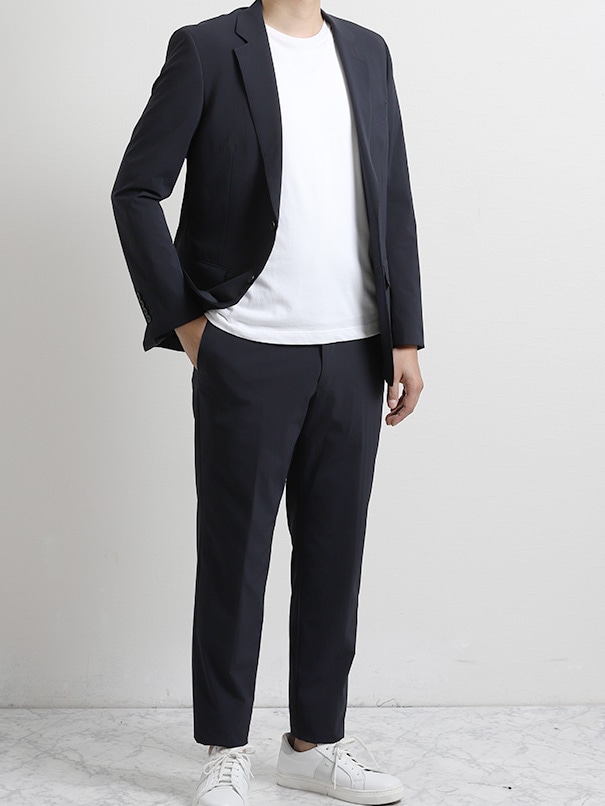 スーツの装いをガラッと変える インナーにtシャツを差し込んだ Newビジネススタイル Taka Q Online Shop タカキューオンラインショップ 公式通販